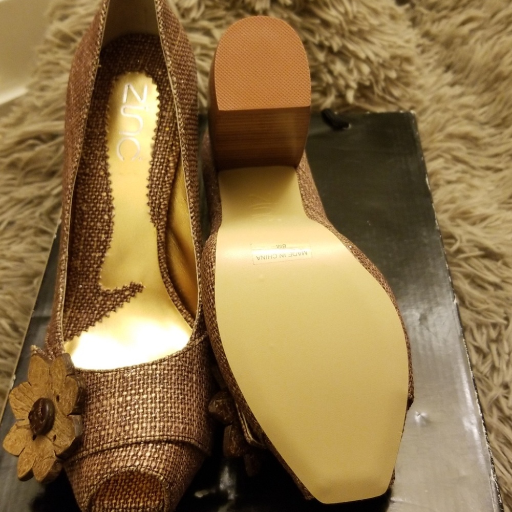 Shoe - Picture 3 of 6